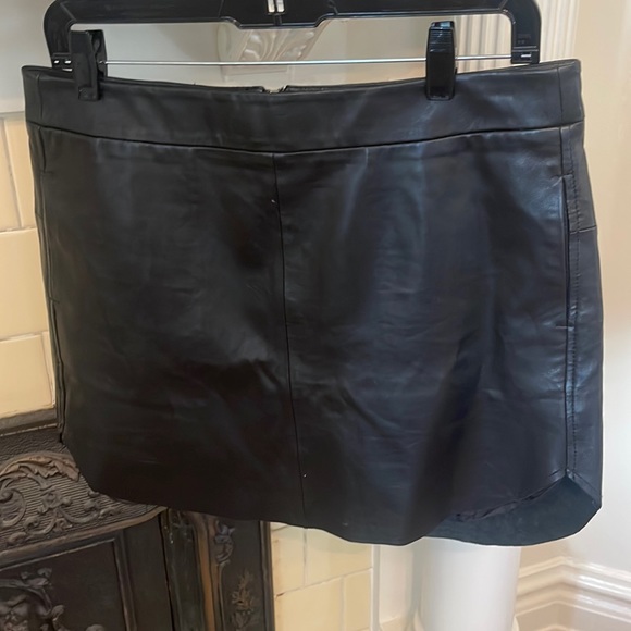 New with tag Karina Grimaldi black real leather skirt. Size medium. Fits like 6 - Picture 1 of 7